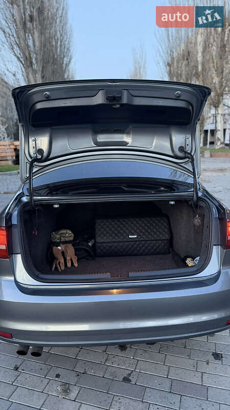 Седан Volkswagen Jetta 2017 в Дніпрі