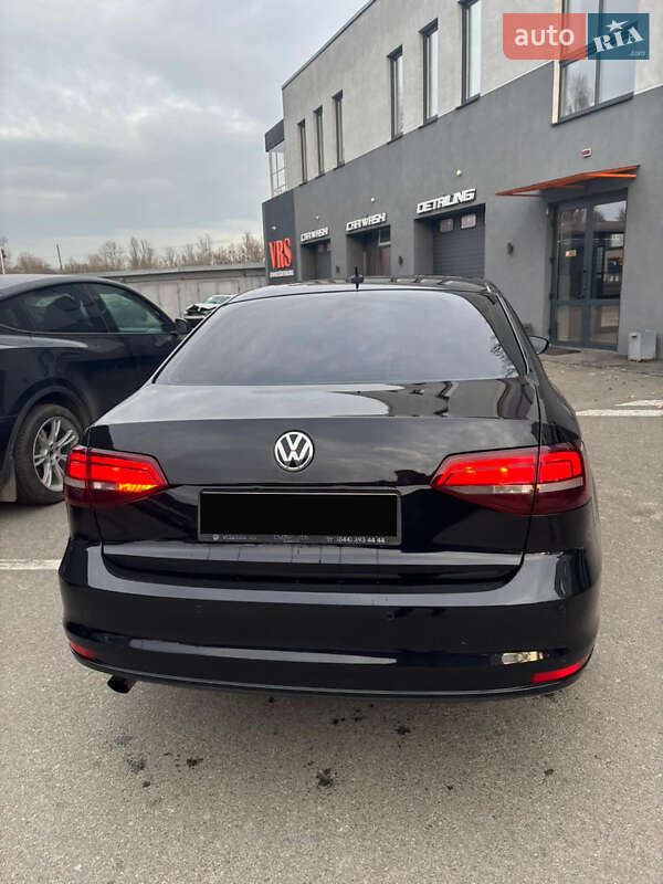Седан Volkswagen Jetta 2016 в Києві