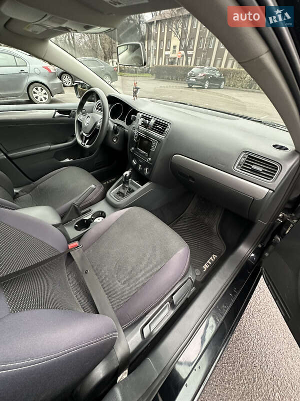 Седан Volkswagen Jetta 2017 в Дніпрі