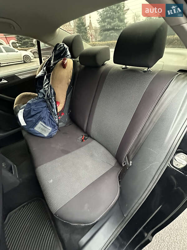 Седан Volkswagen Jetta 2017 в Дніпрі