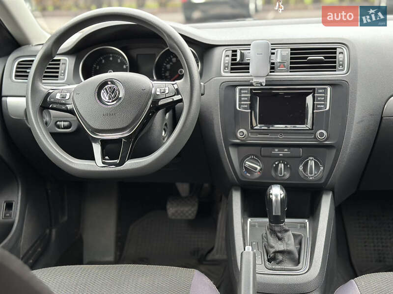 Седан Volkswagen Jetta 2017 в Дніпрі