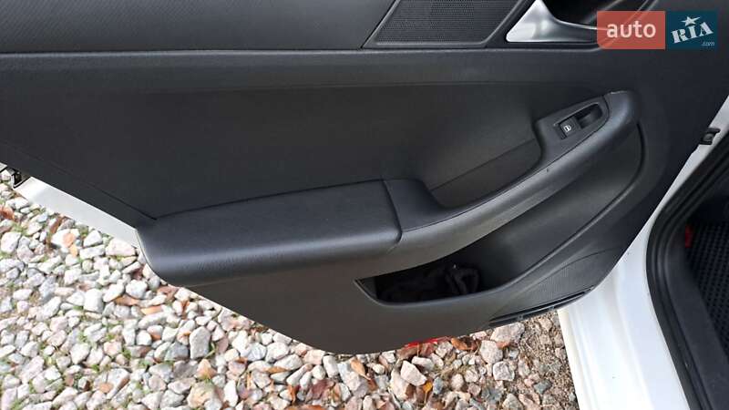 Седан Volkswagen Jetta 2016 в Запоріжжі