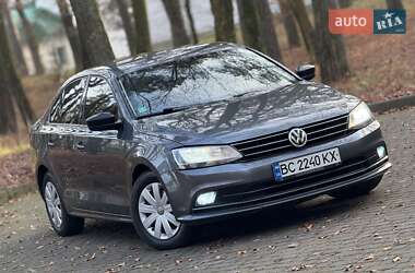 Седан Volkswagen Jetta 2015 в Львові