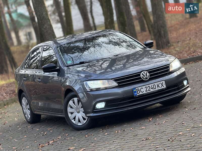 Седан Volkswagen Jetta 2015 в Львове фото Седан Volkswagen Jetta 2015 в Львове