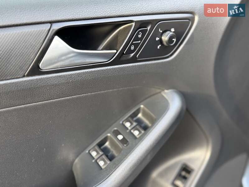 Седан Volkswagen Jetta 2015 в Львове фото 85 Седан Volkswagen Jetta 2015 в Львове