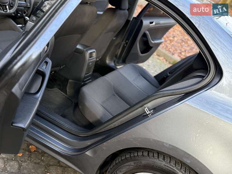 Седан Volkswagen Jetta 2015 в Львове фото 113 Седан Volkswagen Jetta 2015 в Львове