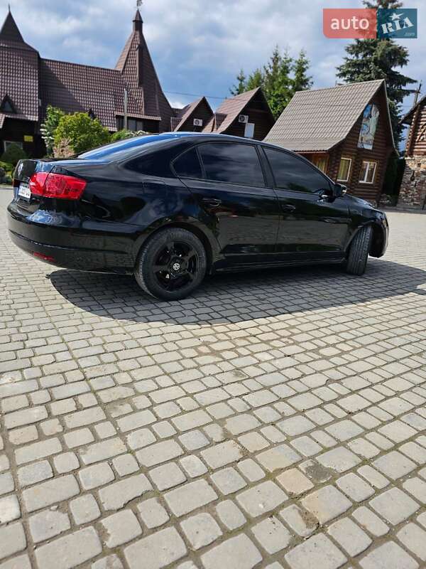 Седан Volkswagen Jetta 2012 в Борщеві