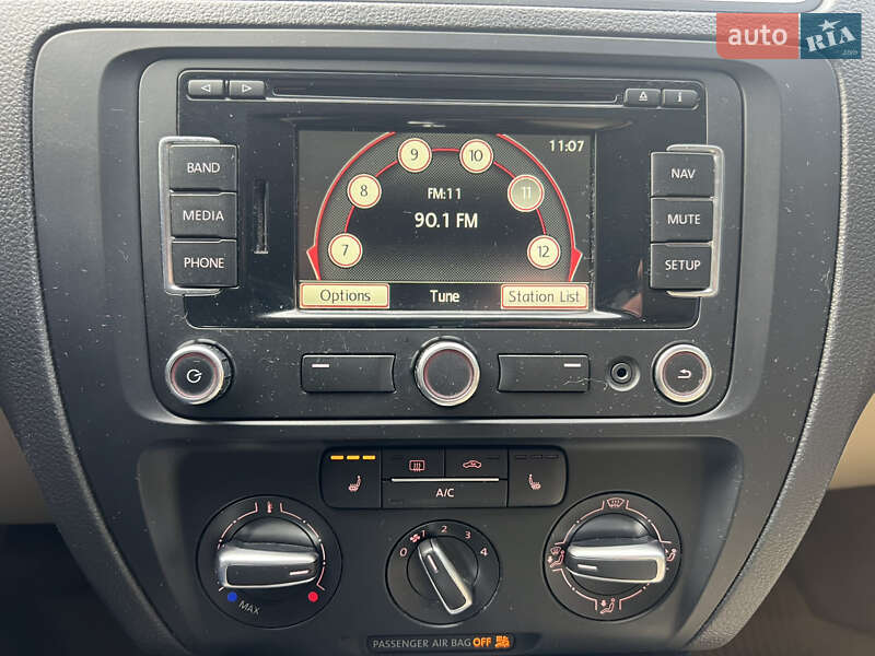 Седан Volkswagen Jetta 2012 в Днепре