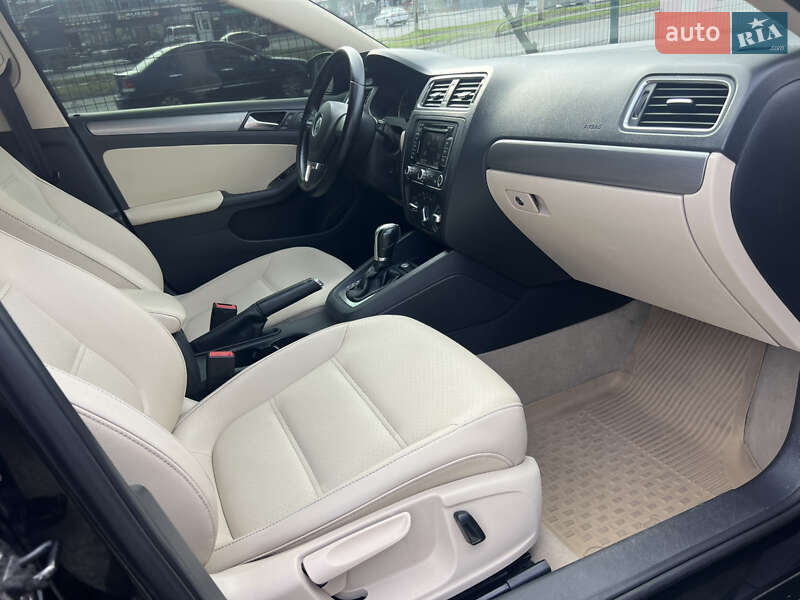 Седан Volkswagen Jetta 2012 в Днепре