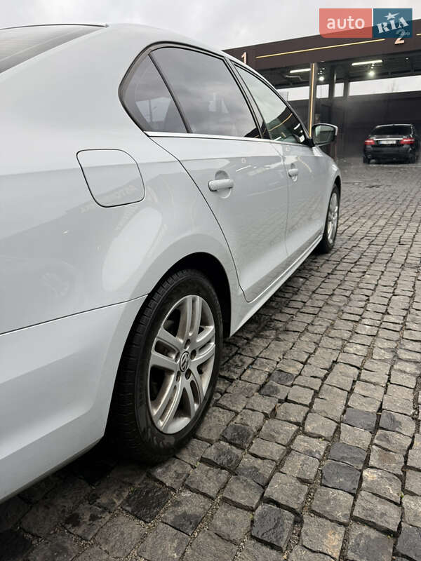 Седан Volkswagen Jetta 2016 в Киеве