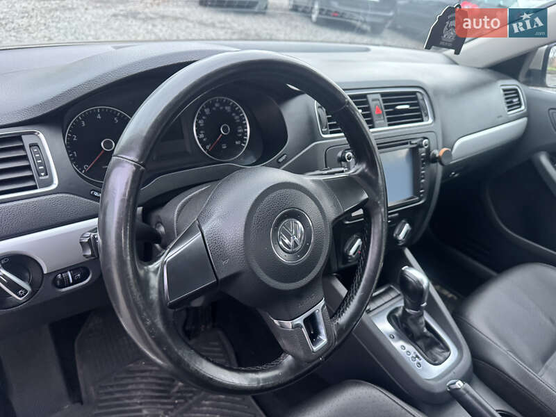 Седан Volkswagen Jetta 2012 в Хмельницькому фото 37 Седан Volkswagen Jetta 2012 в Хмельницькому
