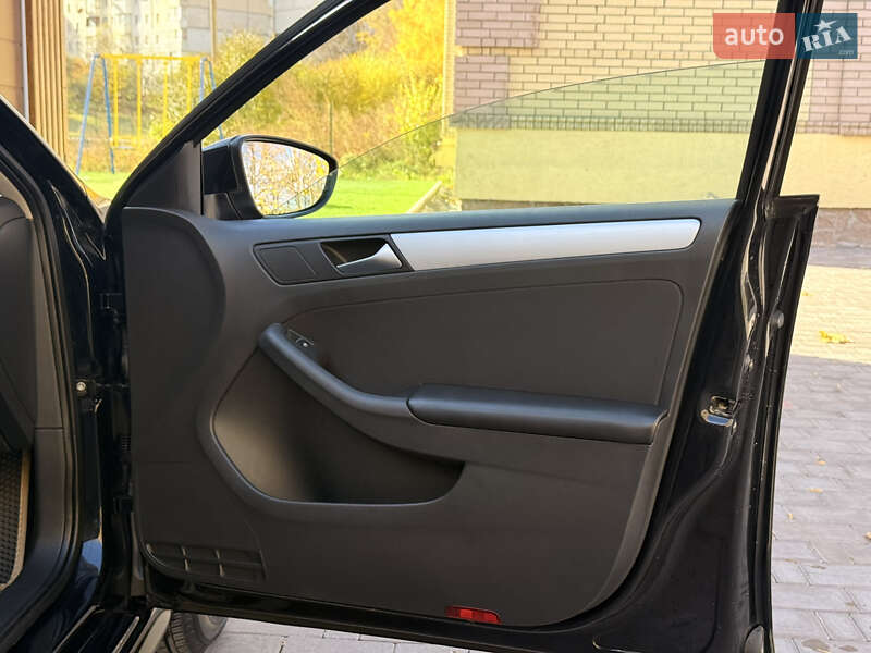 Седан Volkswagen Jetta 2013 в Тернополі фото 10 Седан Volkswagen Jetta 2013 в Тернополі