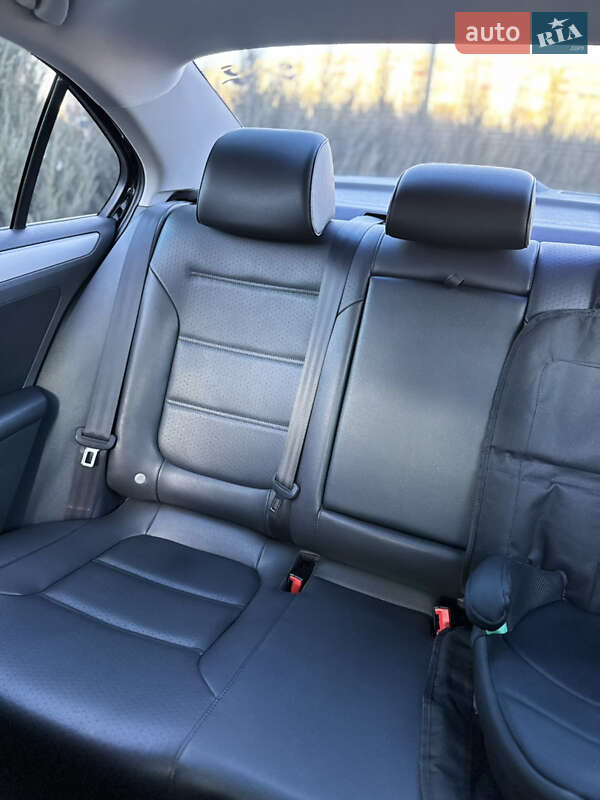 Седан Volkswagen Jetta 2014 в Полтаві