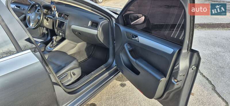 Седан Volkswagen Jetta 2014 в Запоріжжі