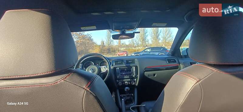 Седан Volkswagen Jetta 2017 в Запоріжжі