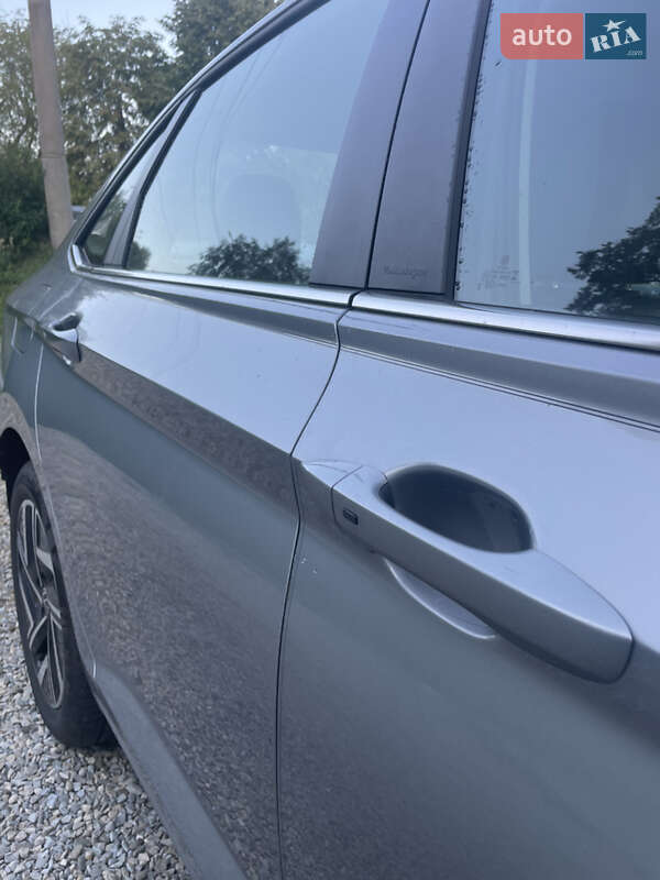 Седан Volkswagen Jetta 2023 в Надвірній