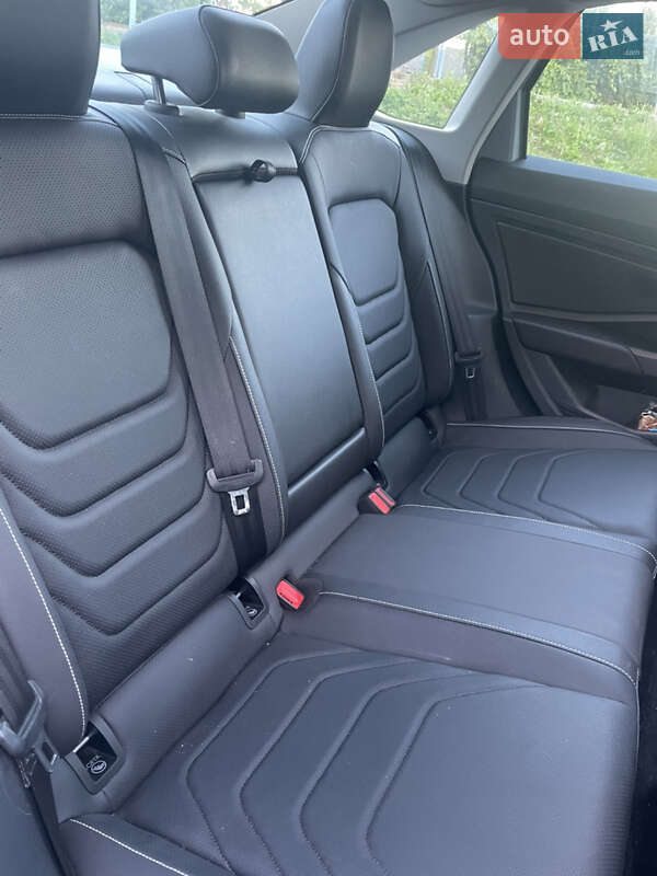 Седан Volkswagen Jetta 2023 в Надвірній