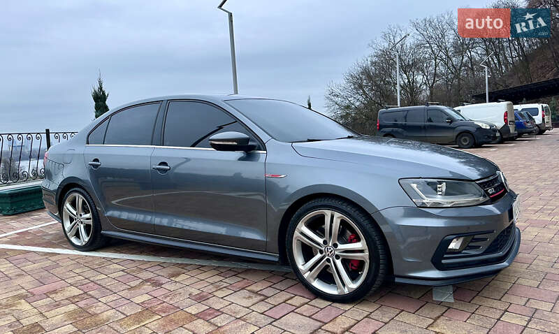 Седан Volkswagen Jetta 2016 в Киеве