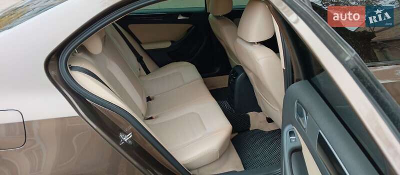 Седан Volkswagen Jetta 2016 в Гайвороні