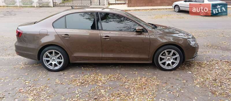 Седан Volkswagen Jetta 2016 в Гайвороні
