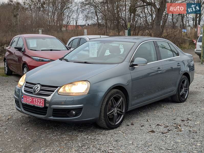 Седан Volkswagen Jetta 2006 в Ровно
