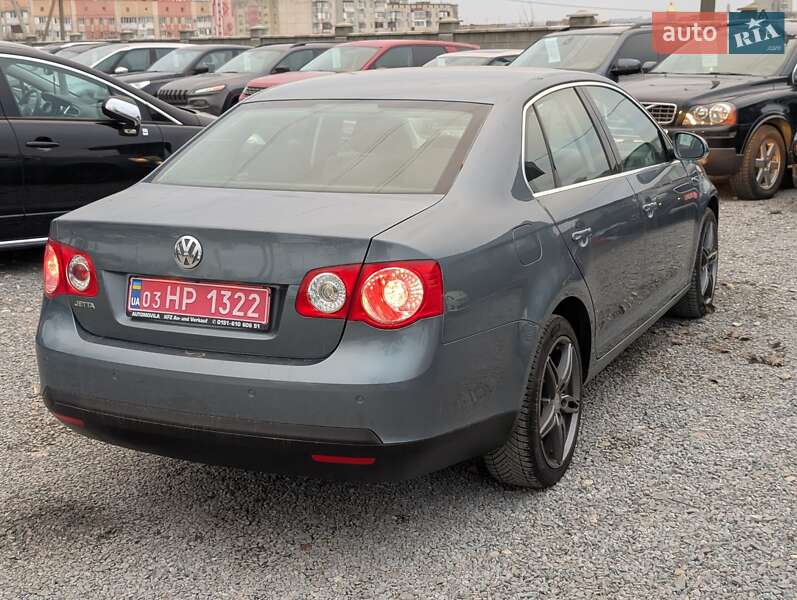 Седан Volkswagen Jetta 2006 в Ровно