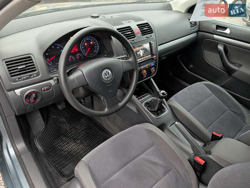 Седан Volkswagen Jetta 2006 в Ровно