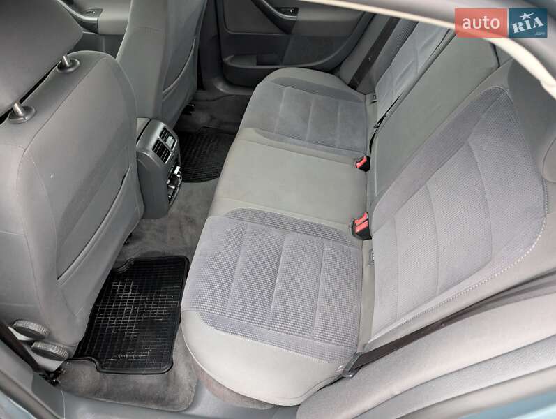Седан Volkswagen Jetta 2006 в Ровно