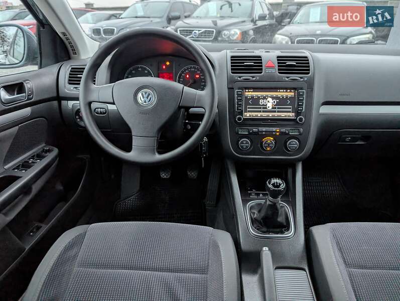 Седан Volkswagen Jetta 2006 в Ровно