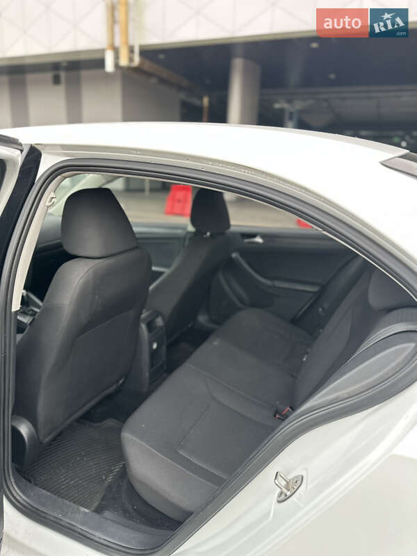 Седан Volkswagen Jetta 2015 в Киеве