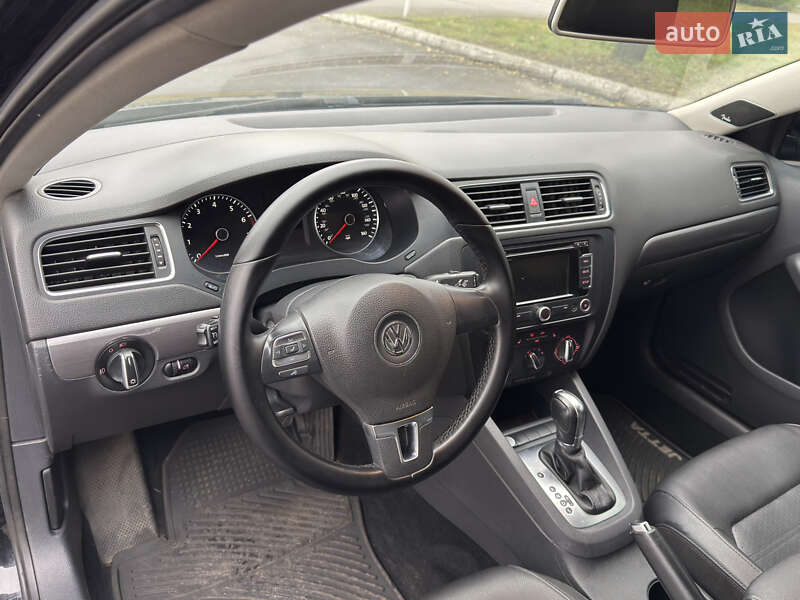 Седан Volkswagen Jetta 2013 в Кременчуці