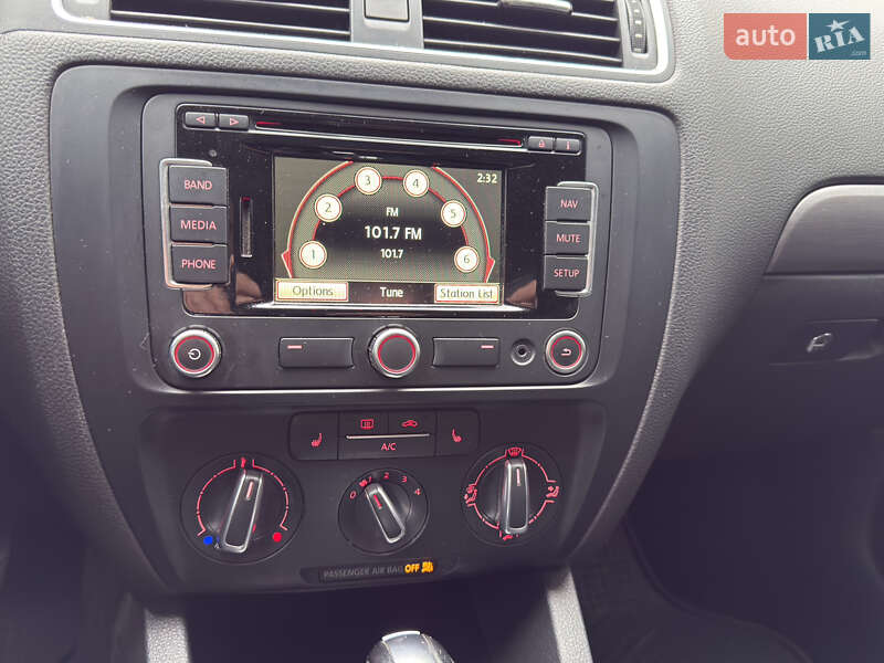 Седан Volkswagen Jetta 2013 в Кременчуці