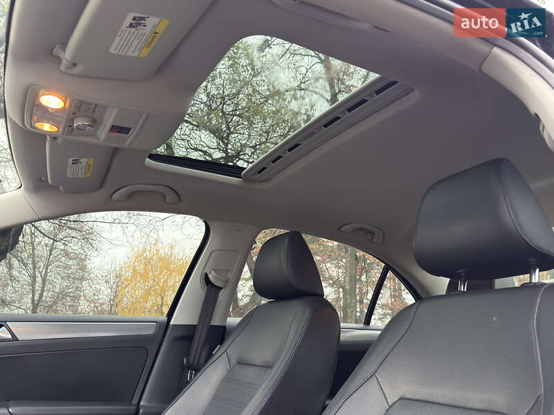 Седан Volkswagen Jetta 2013 в Кременчуці