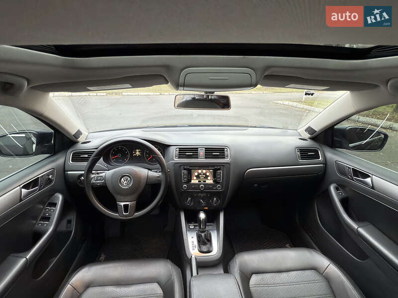Седан Volkswagen Jetta 2013 в Кременчуці