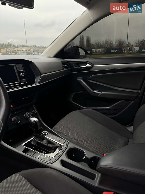 Седан Volkswagen Jetta 2019 в Киеве