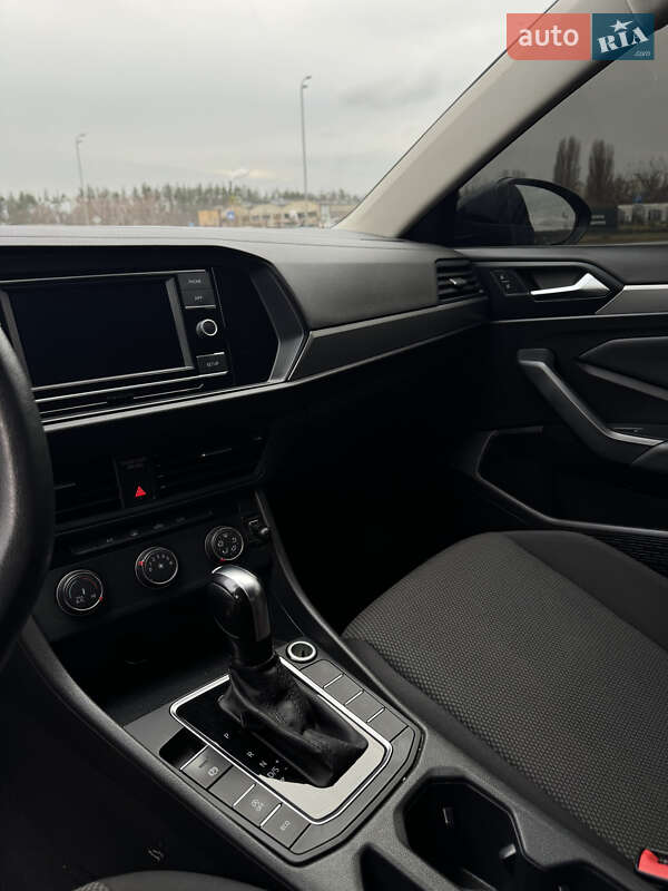 Седан Volkswagen Jetta 2019 в Киеве