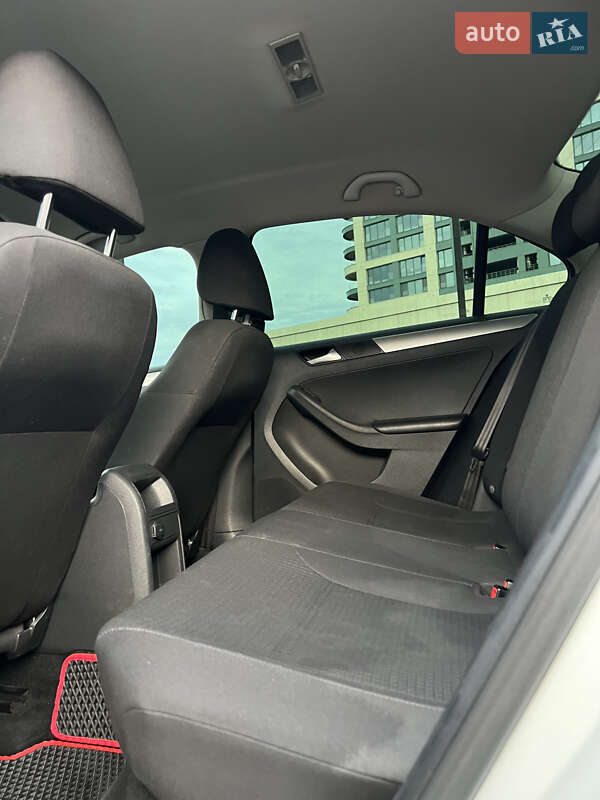 Седан Volkswagen Jetta 2016 в Нетешине