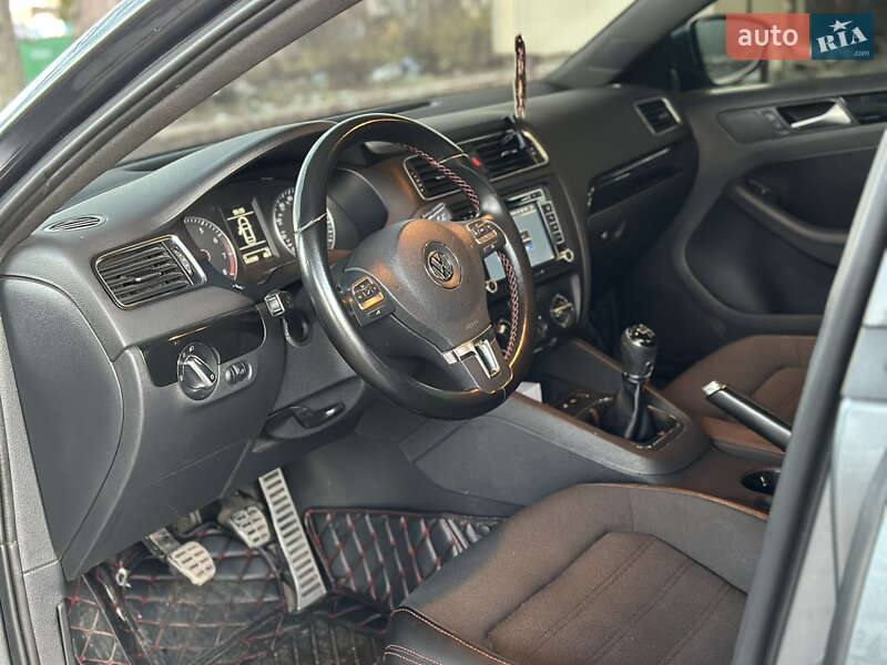 Седан Volkswagen Jetta 2011 в Днепре