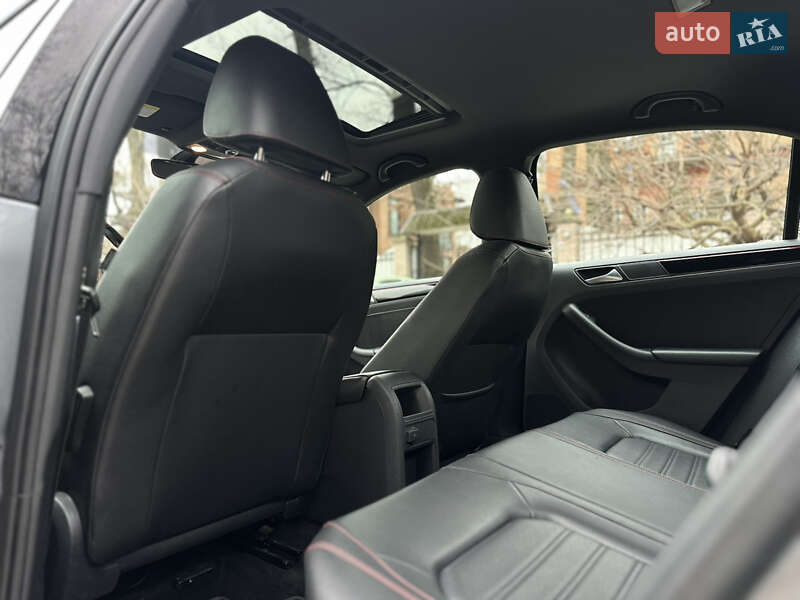 Седан Volkswagen Jetta 2017 в Києві