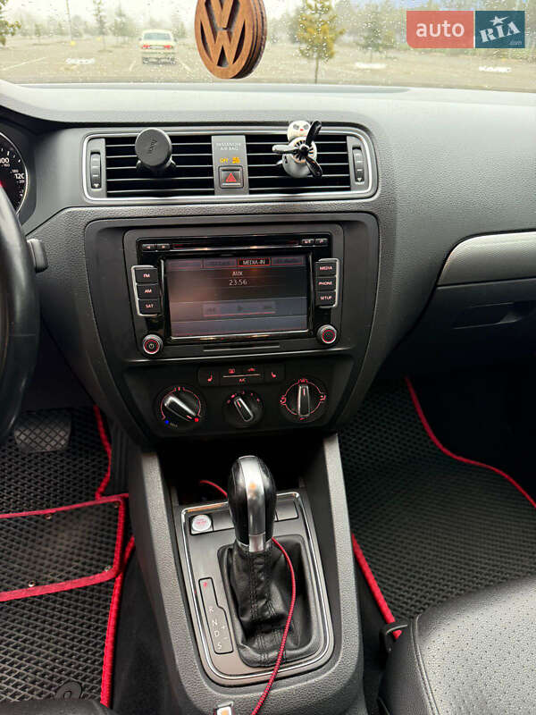 Седан Volkswagen Jetta 2015 в Одессе