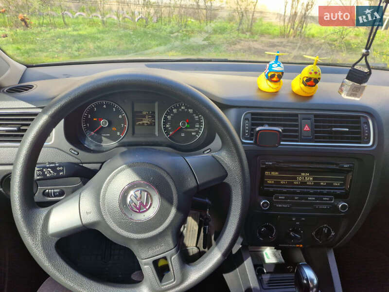 Седан Volkswagen Jetta 2014 в Києві фото 7 Седан Volkswagen Jetta 2014 в Києві