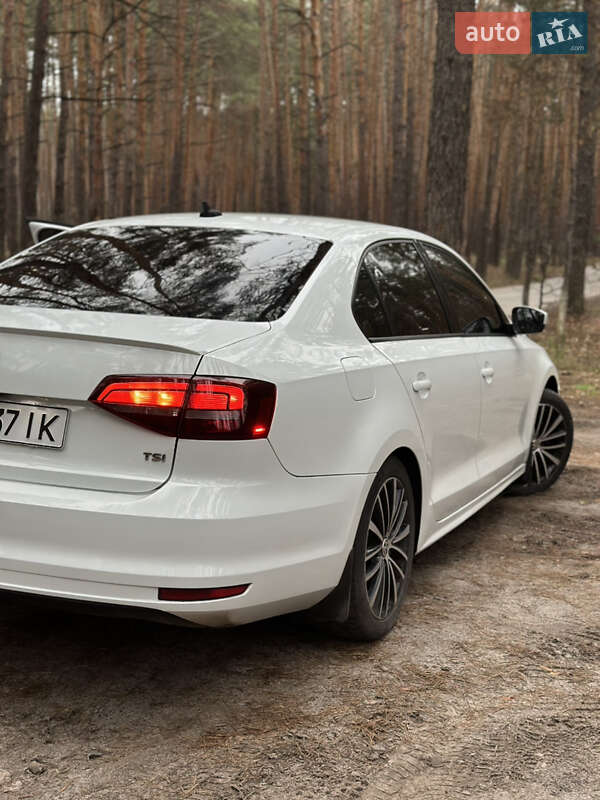 Седан Volkswagen Jetta 2016 в Полтаві