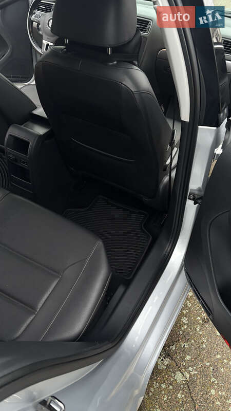 Седан Volkswagen Jetta 2014 в Житомирі фото 22 Седан Volkswagen Jetta 2014 в Житомирі