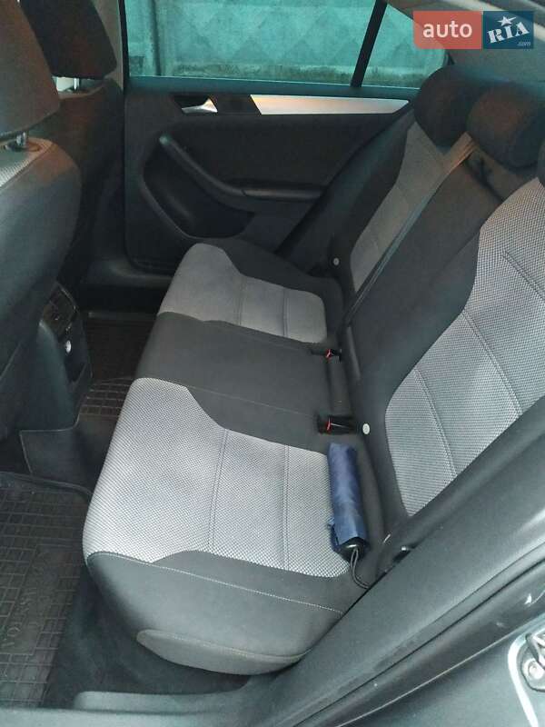 Седан Volkswagen Jetta 2013 в Тараще фото 14 Седан Volkswagen Jetta 2013 в Тараще