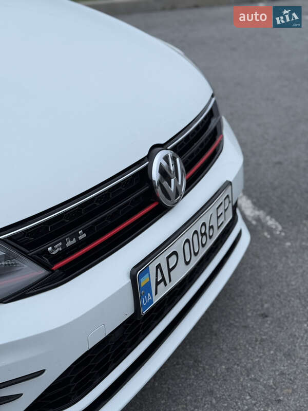 Седан Volkswagen Jetta 2016 в Запоріжжі фото 29 Седан Volkswagen Jetta 2016 в Запоріжжі