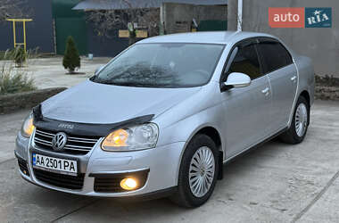 Седан Volkswagen Jetta 2006 в Новом Буге