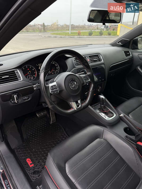 Седан Volkswagen Jetta 2014 в Днепре