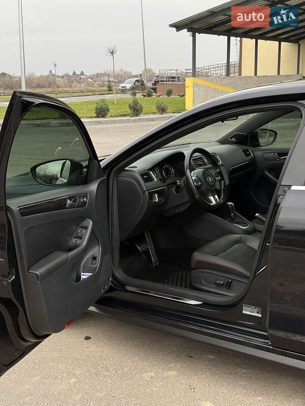 Седан Volkswagen Jetta 2014 в Днепре