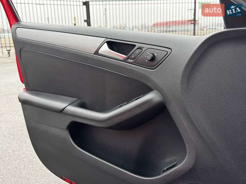 Седан Volkswagen Jetta 2016 в Києві