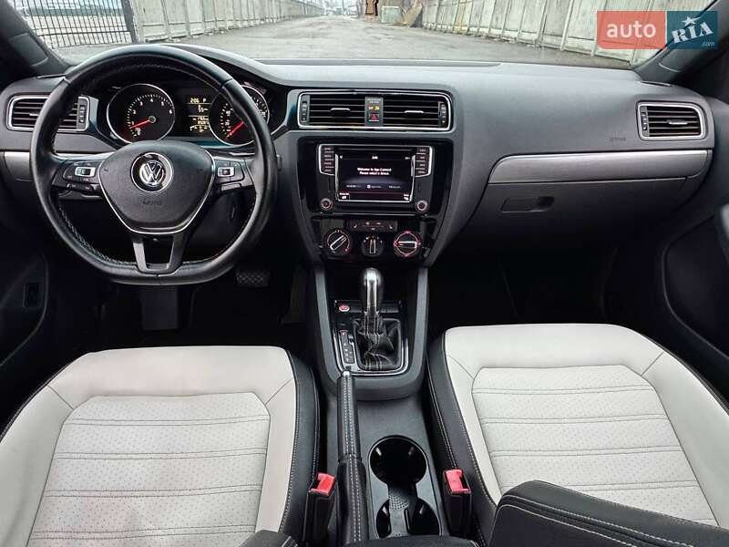 Седан Volkswagen Jetta 2016 в Києві